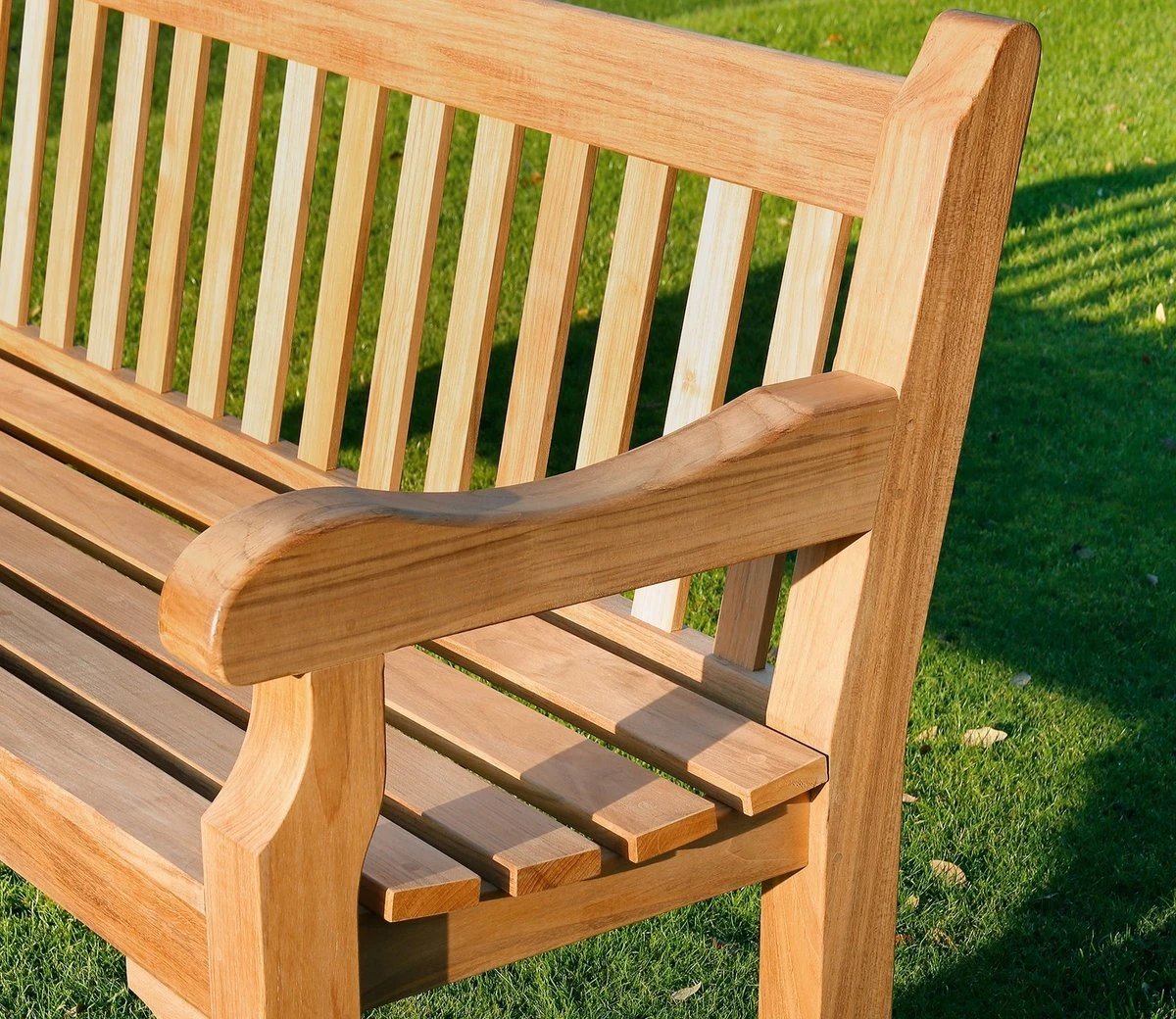 Barlow Tyrie King Charles III Coronation Bench 7 Barlow Tyrie King Charles III Coronation Bench - Image 5